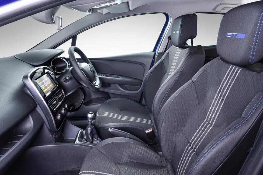 Интерьер Renault Clio GT Line 2017 года  (ZA) (фото 9 из 17)